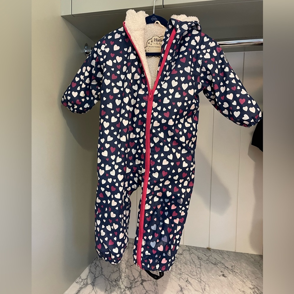 Hayley lined rain suit with color changing hearts.